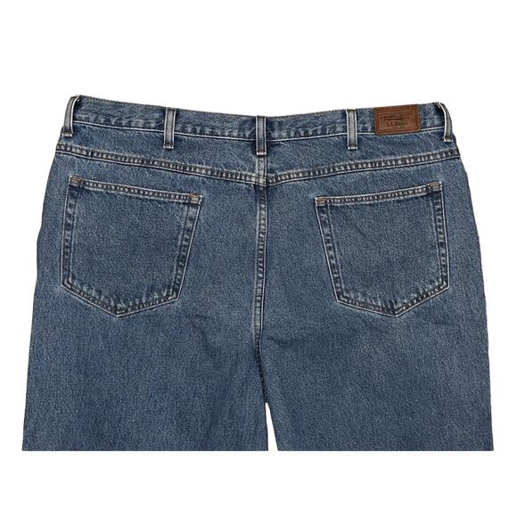 LL Bean Men's Natural Fit Jeans Size 42x32 Straight Leg Mid Rise Stonewashed EUC - Picture 8 of 12